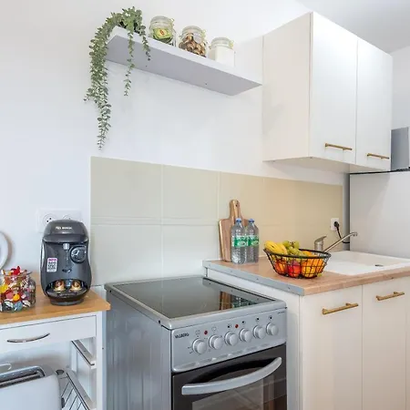 L'ecrin Des Bois - Proche Aeroport Beauvais, Chantilly, Foret De Hez-froidmont, Parking Public Gratuit, Wifi & Netflix Daire *